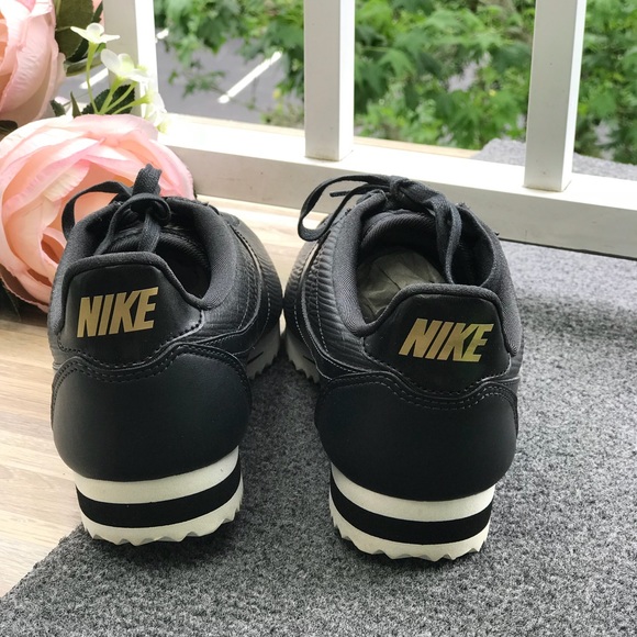 NWT Nike Classic Cortez LE PRM Dark Grey WMNS - Picture 6 of 8